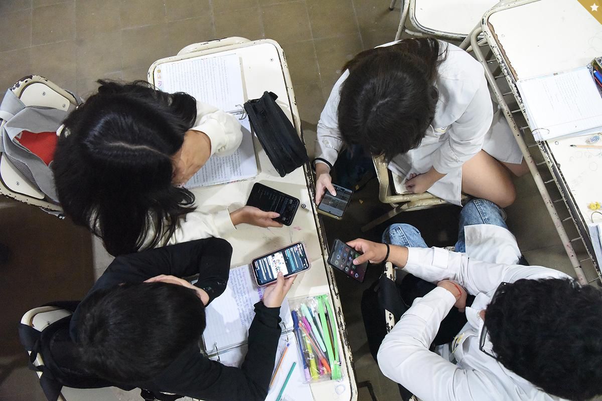 Estudiante Gana $2M En Clase: El Impacto De Las Pantallas