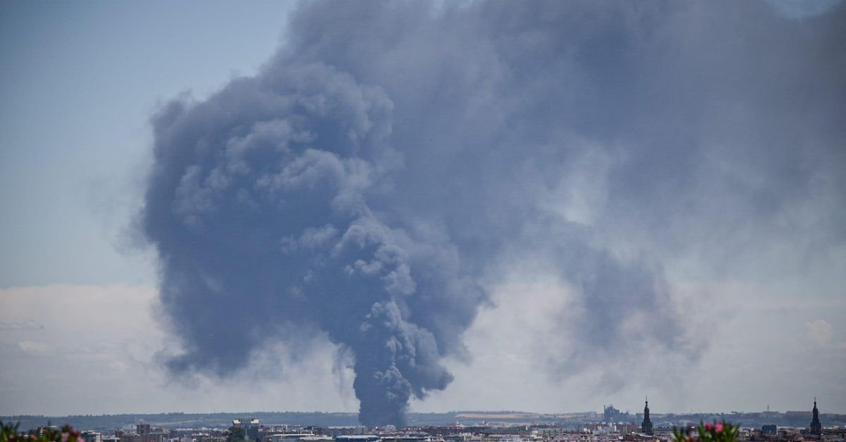 Incendio Alcalá: Gigantesca Columna De Humo Vista Desde Sevilla